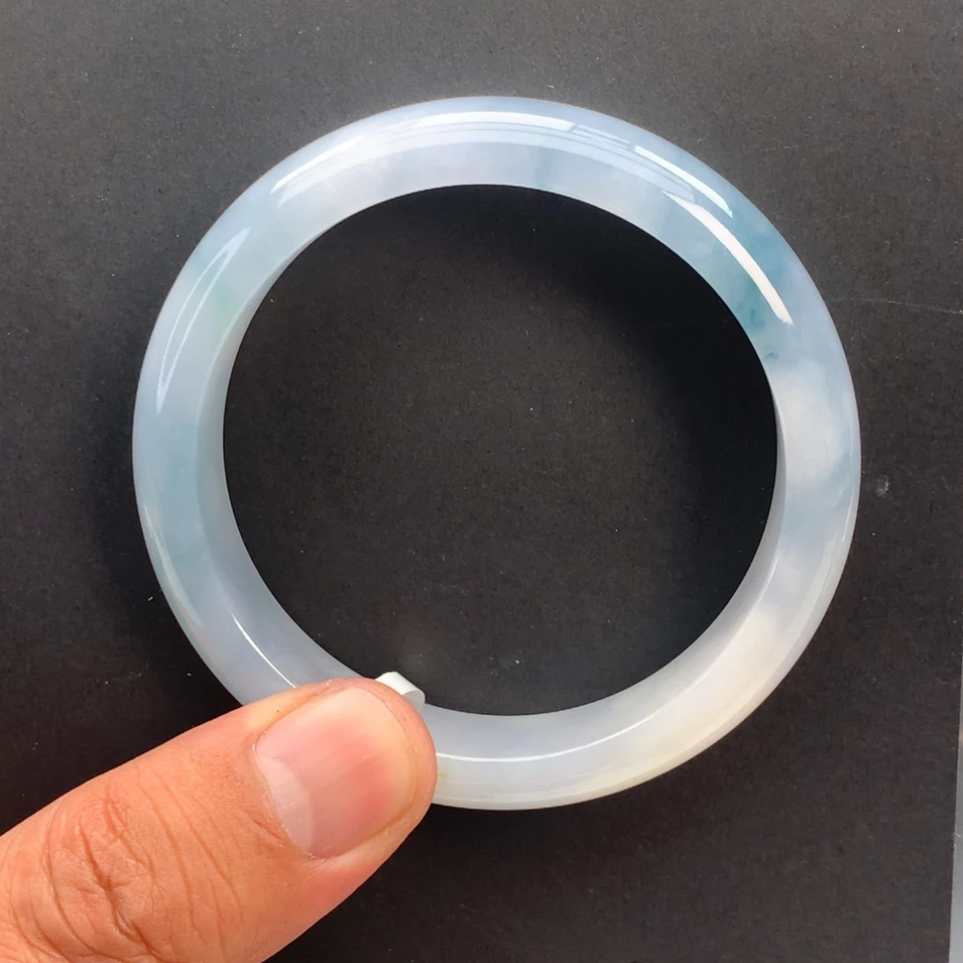 翡翠手镯未镶嵌54正圈飘花