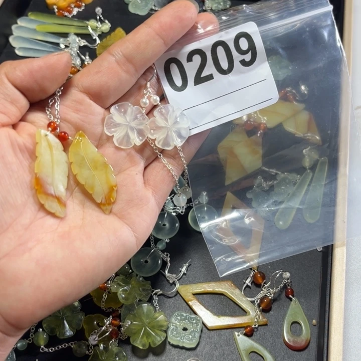 残***雨蛇纹石玉合金耳饰