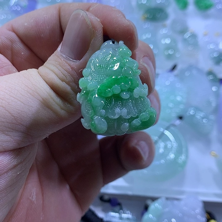 翡翠未镶嵌颈饰天然翡翠A货吊坠