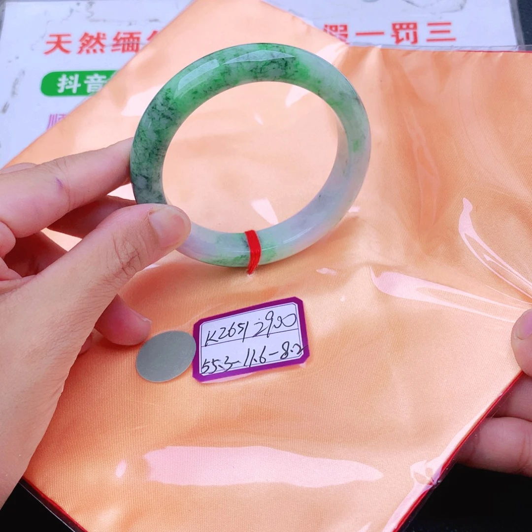 翡翠手镯未镶嵌翡翠