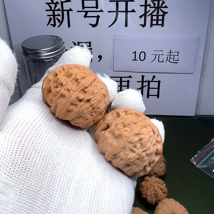 吊坠文玩核桃39号，40尺白狮子，有瑕