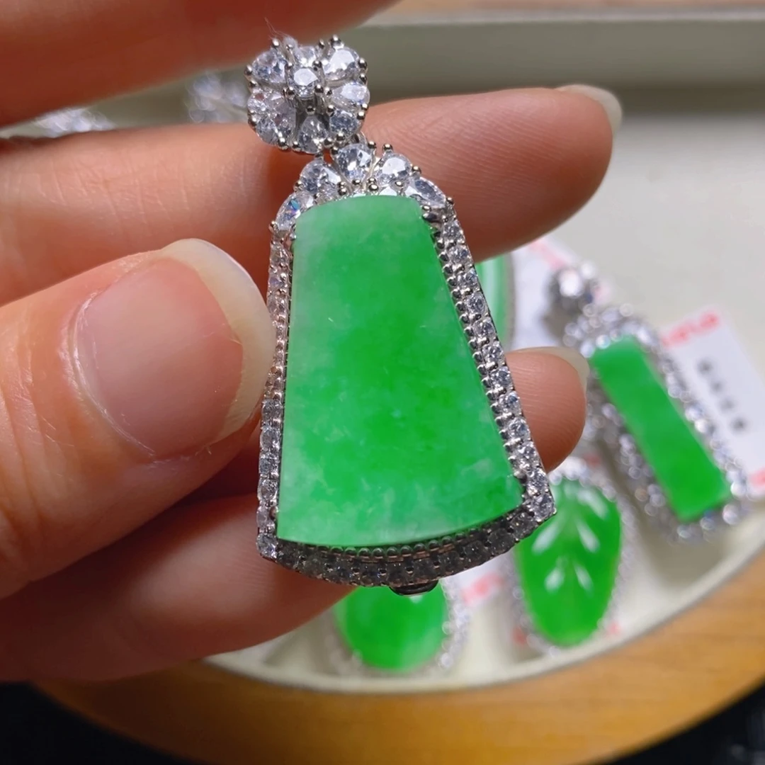 翡翠颈饰银S925镶嵌无事吊坠