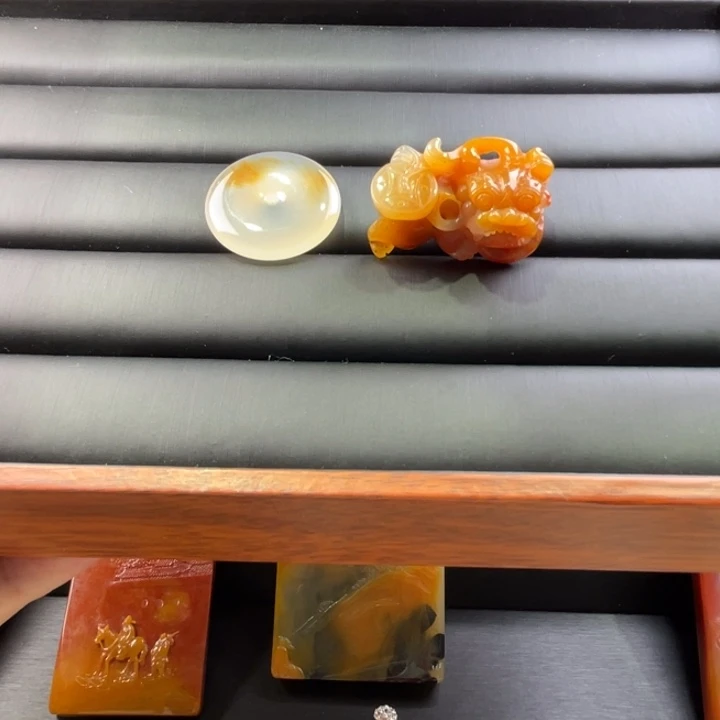 石英质玉（黄龙玉）未镶嵌颈饰