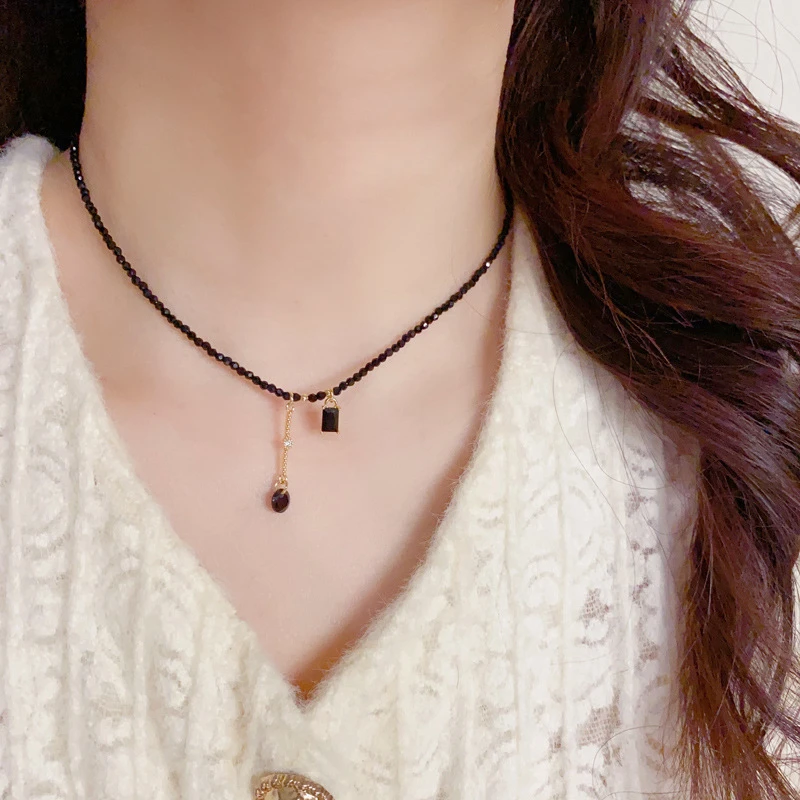 高级感冷淡风黑色水晶流苏项链女小众复古时尚颈饰轻奢气质锁骨链