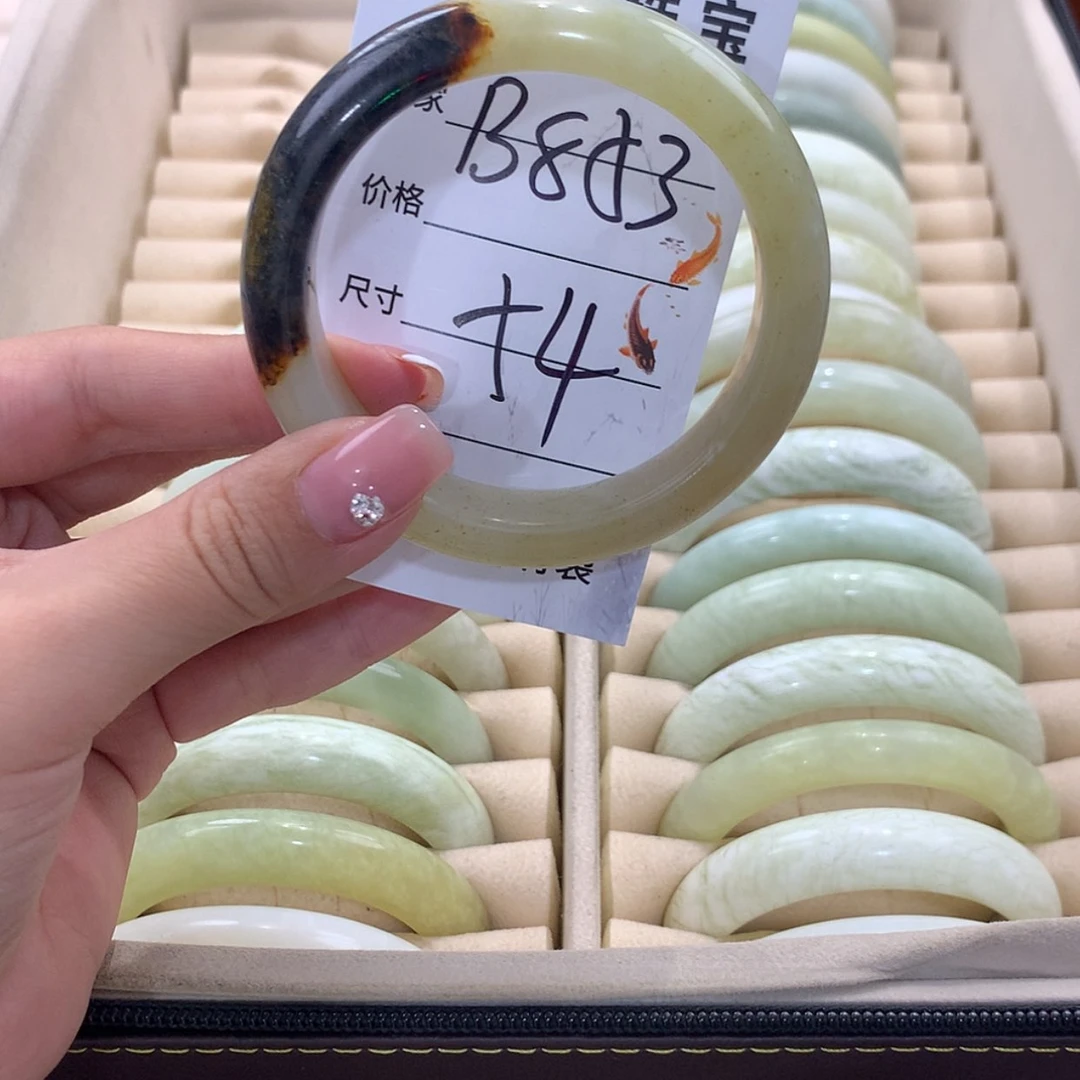 【闪购商品】蛇纹石玉未镶嵌手镯