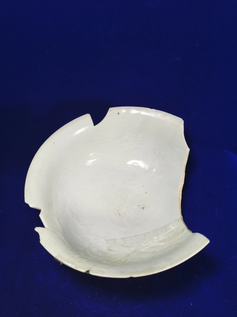 樞府釉瓷，暗印双龙纹碗残器瓷片。尺寸品相如图。