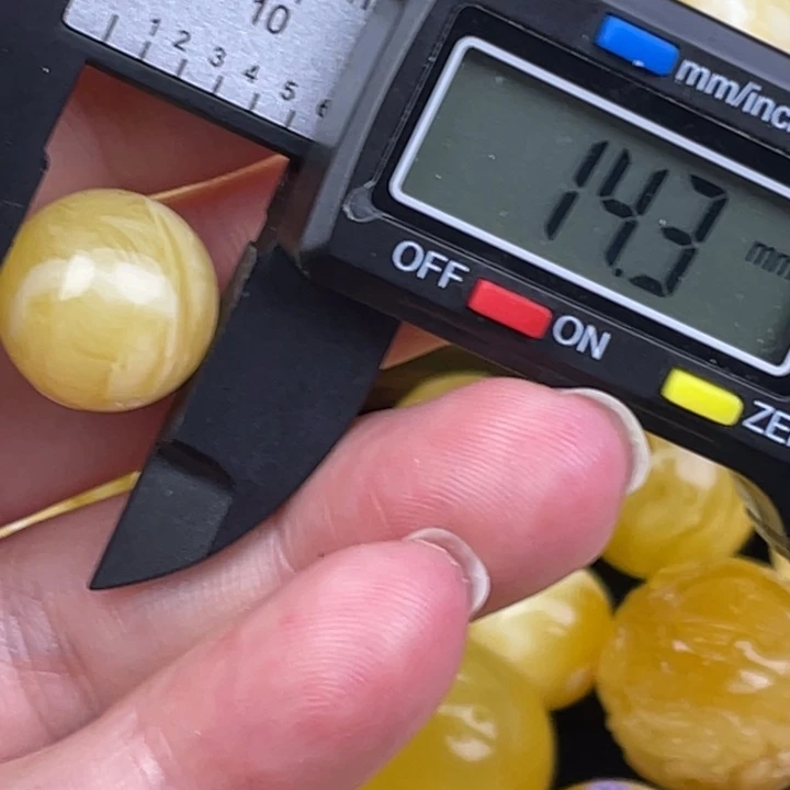 蜜蜡未镶嵌裸石微瑕354