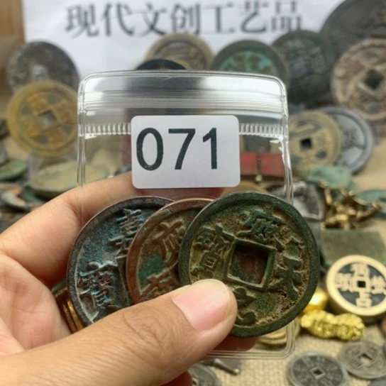 铜金***，现代文创工艺品
