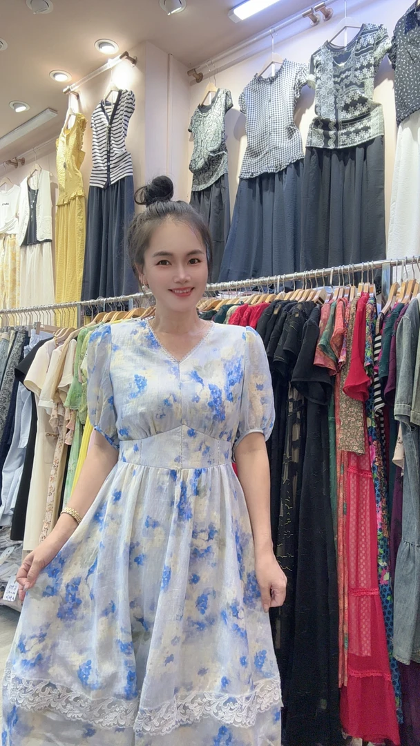 夏季新款法式V领收腰印花连衣裙别致轻奢显气质