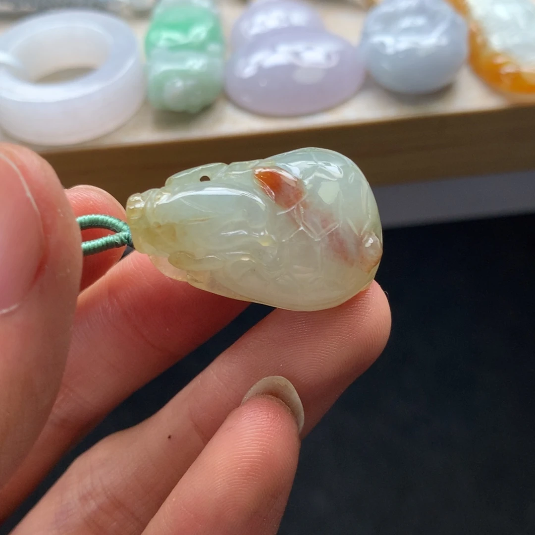 翡翠未镶嵌颈饰吊坠