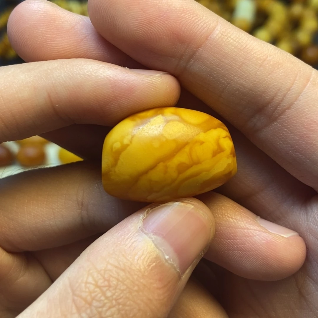 蜜蜡未镶嵌珠宝奇石