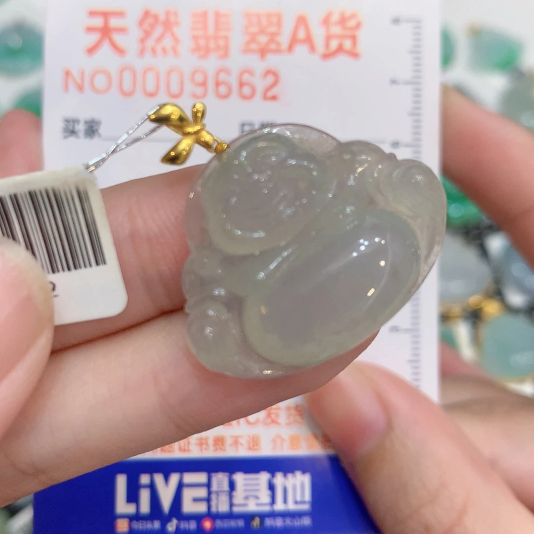 翡翠18K金镶嵌颈饰貔貅