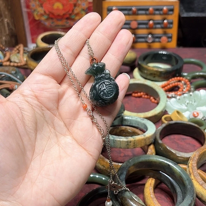 和田玉手镯未镶嵌独****峨