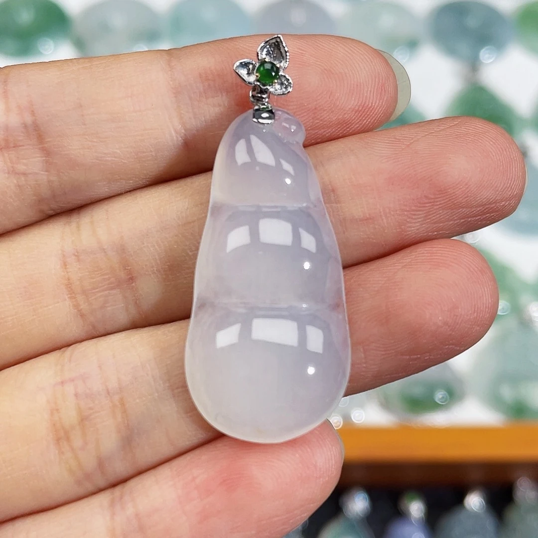 翡翠18K金镶嵌颈饰吊坠