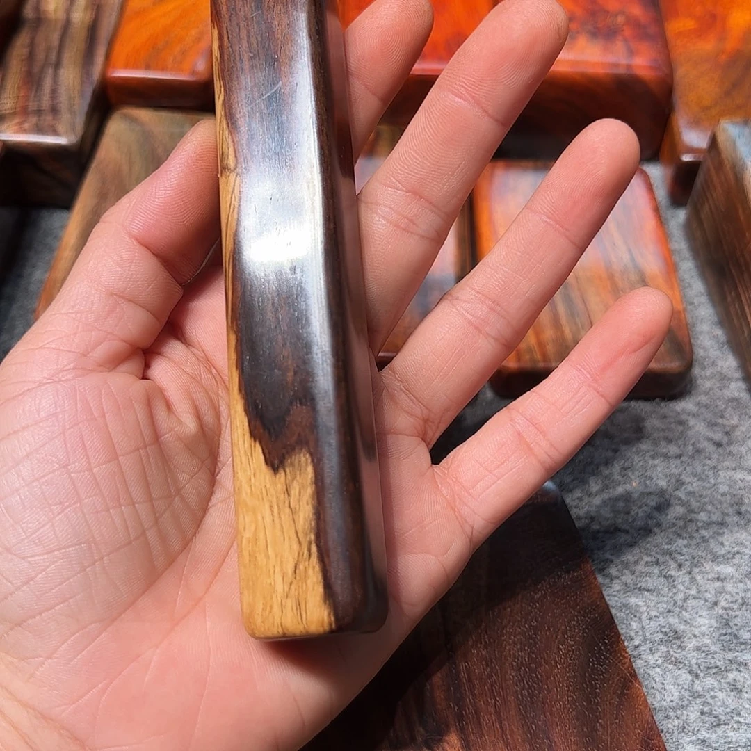 尚***和交趾黄檀（大红酸枝）