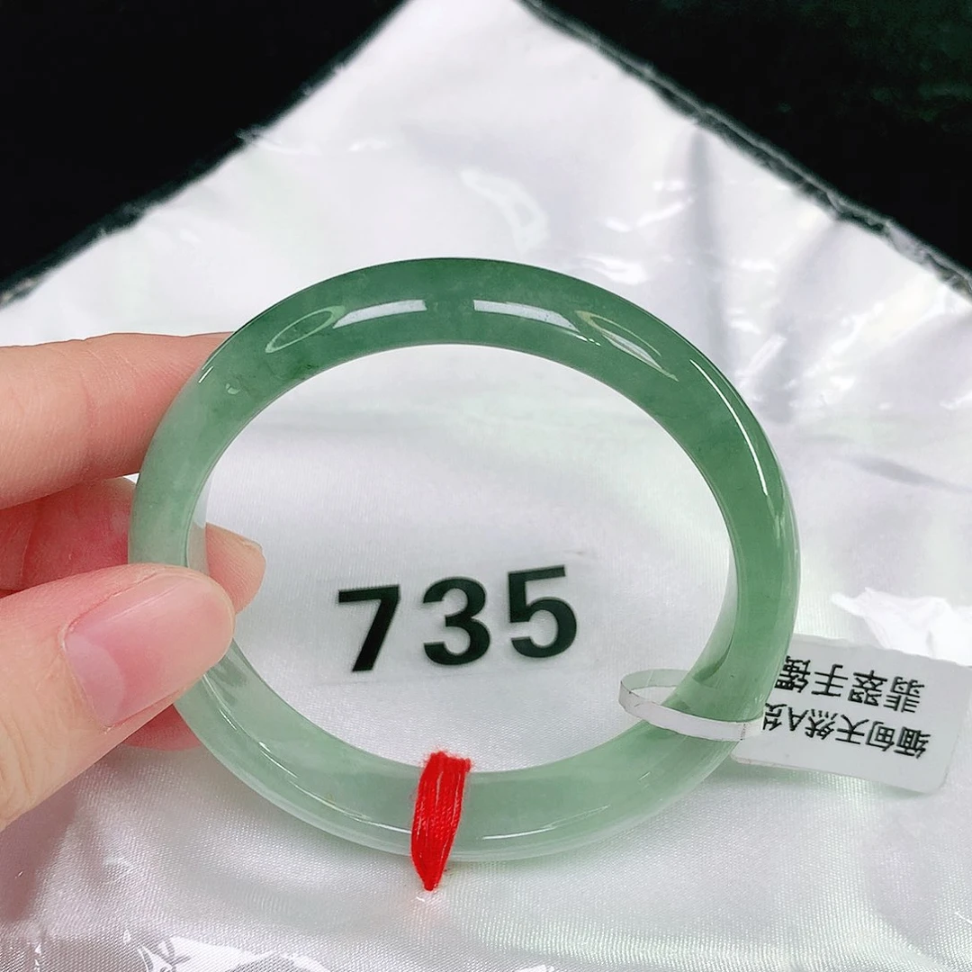 翡翠手镯未镶嵌翡翠手镯未镶嵌