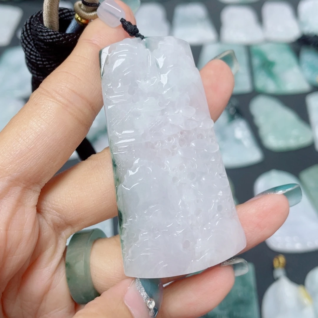 翡翠未镶嵌颈饰山水