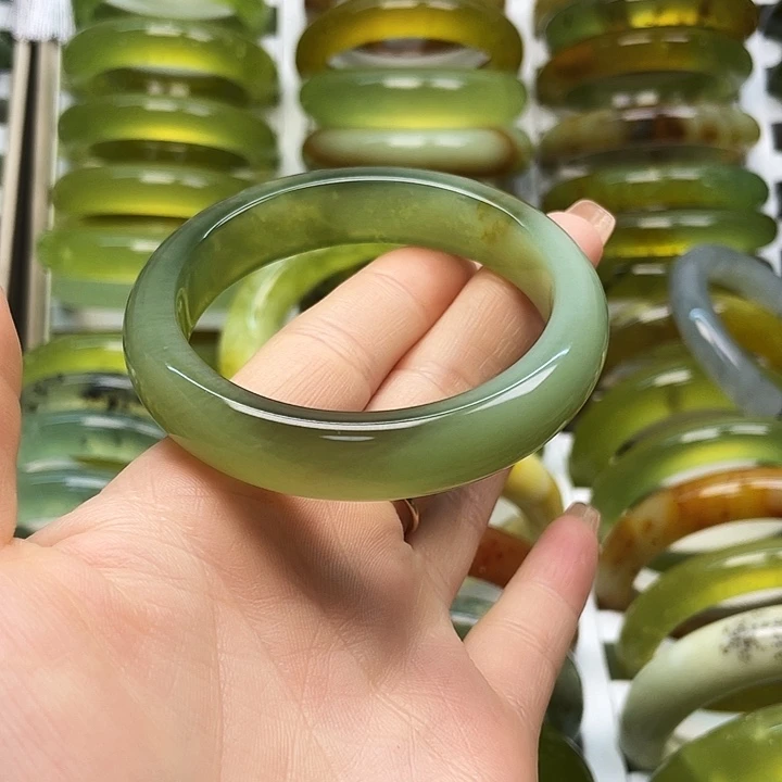 蛇纹石玉未镶嵌手镯