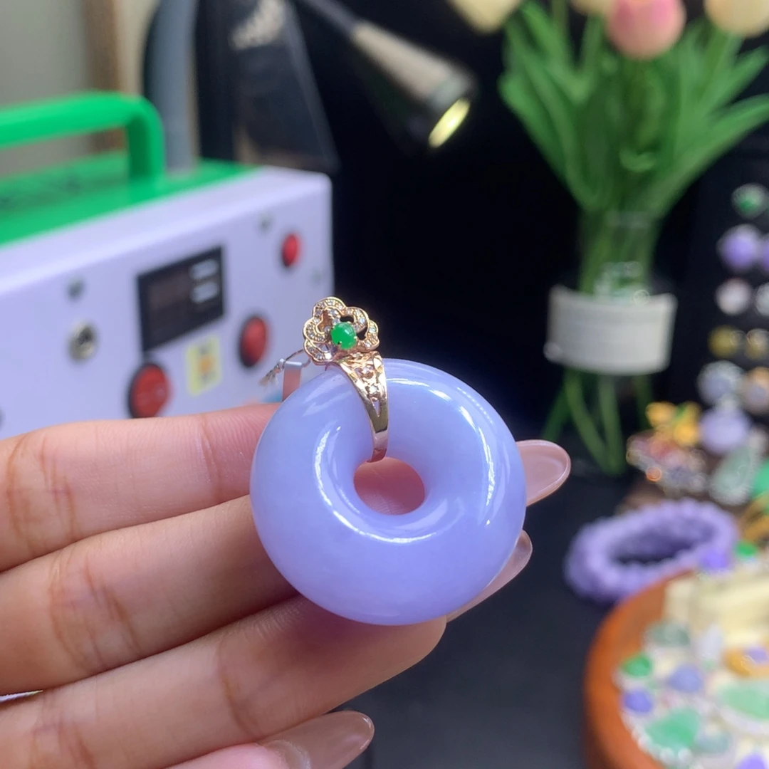 果****翡翠18K金镶嵌颈饰