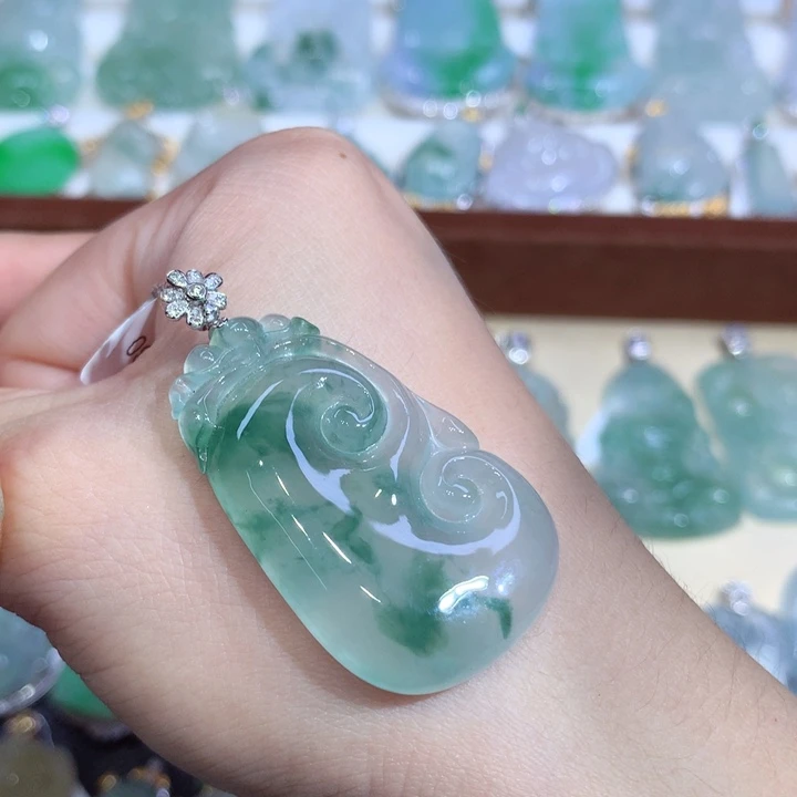 翡翠18K金镶嵌吊坠(不含链)如意