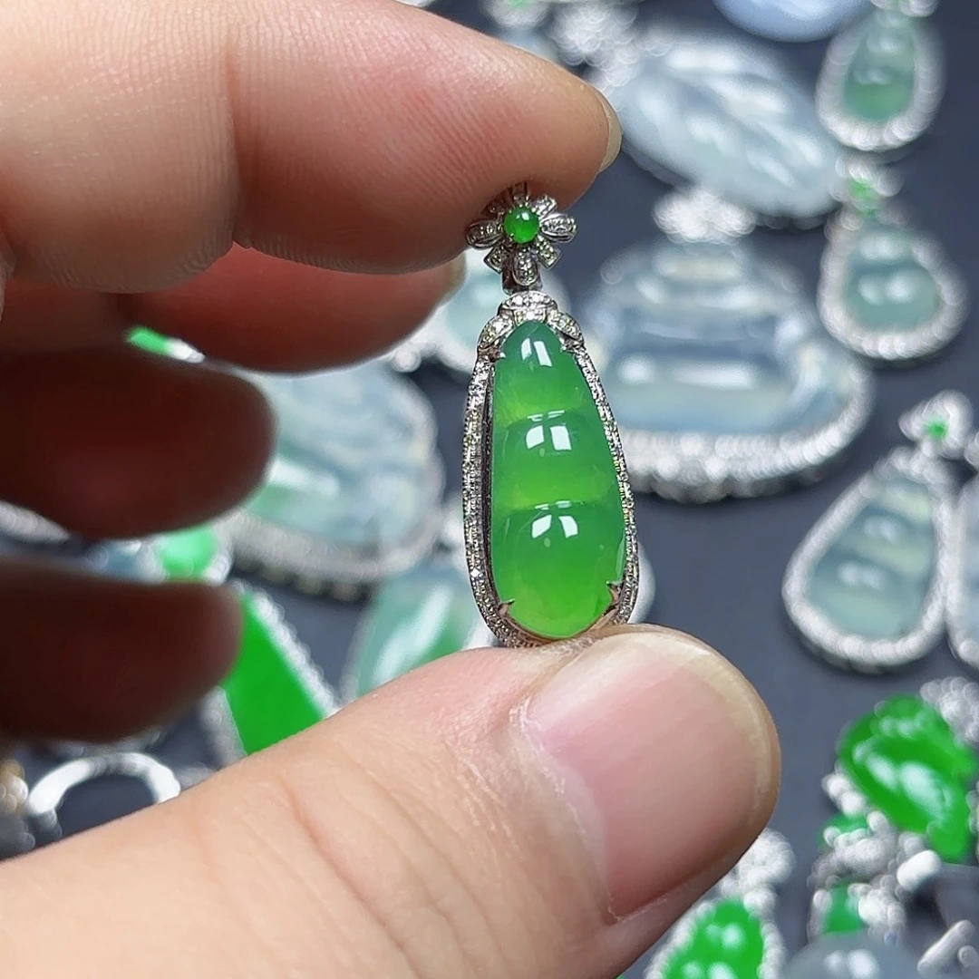 翡翠18K金镶嵌颈饰天然缅甸A货翡翠