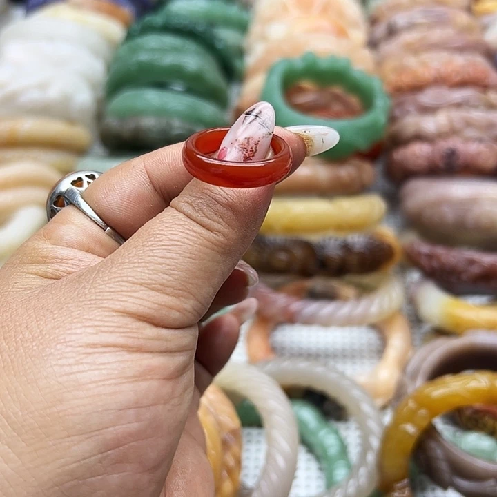 未镶嵌手镯石英岩玉