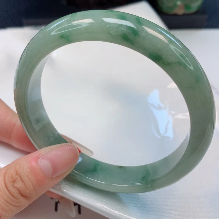 翡翠手镯未镶嵌62圈