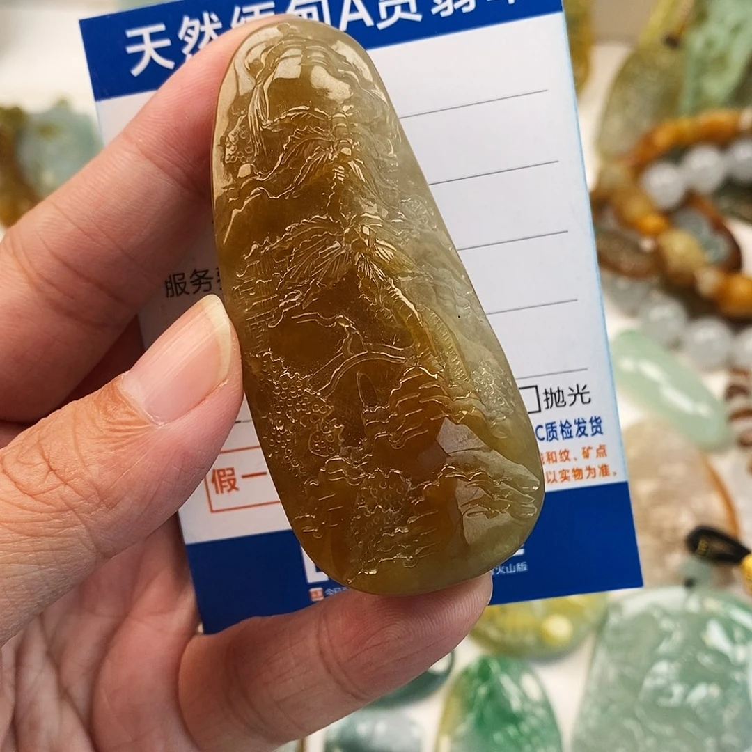 翡翠未镶嵌颈饰山水