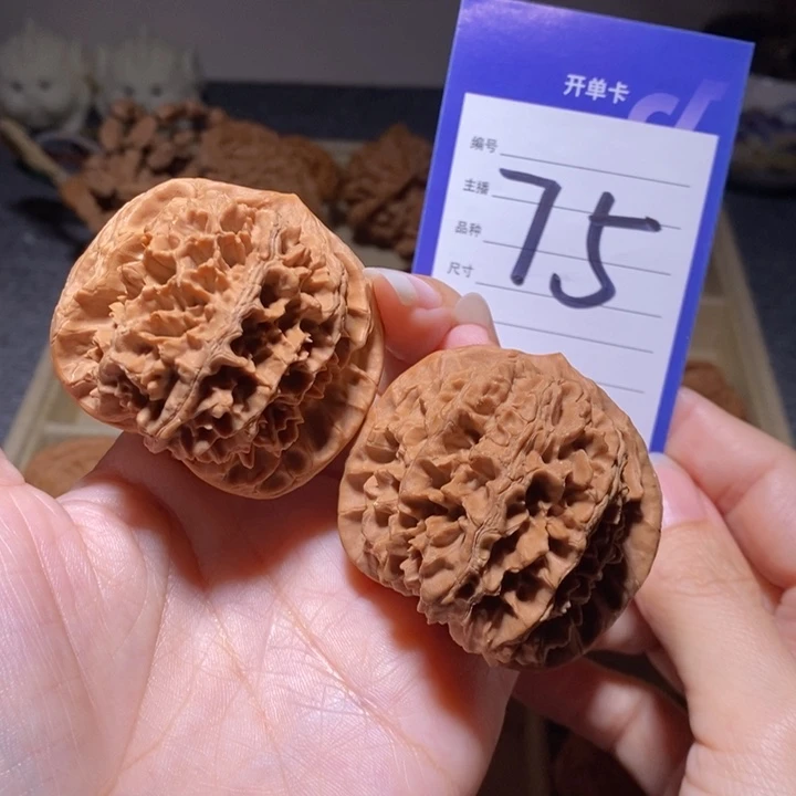 把件文玩核桃大刺高克重
