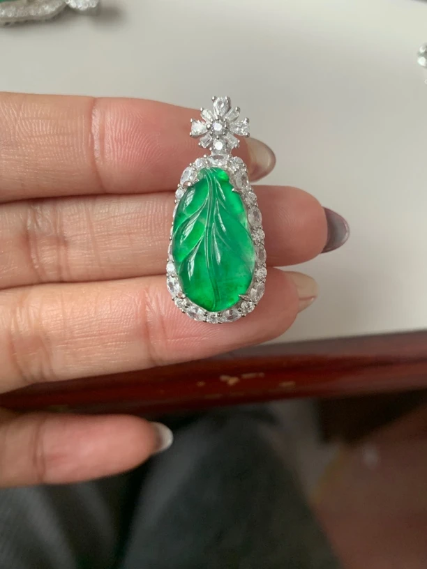 天然a货翡翠老坑冰阳绿随形叶子吊坠s925