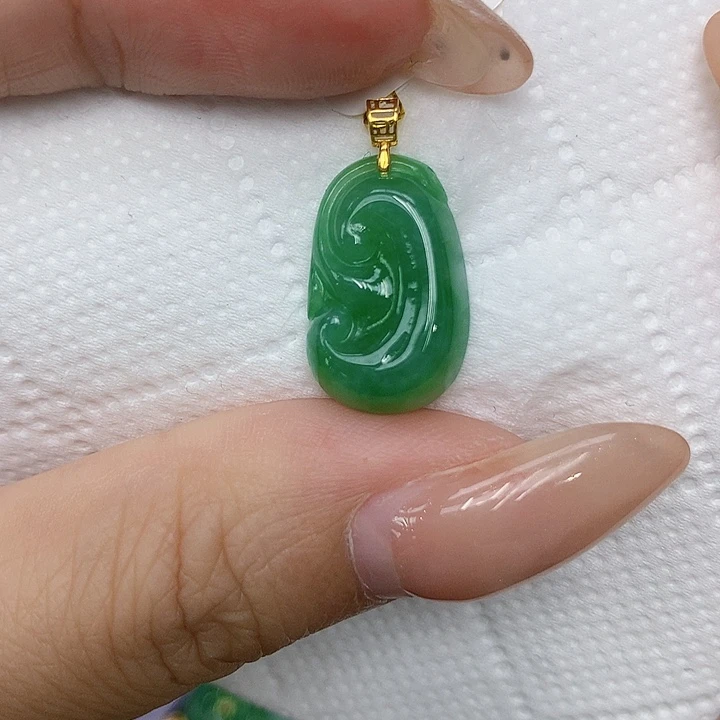 颈饰18K金镶嵌翡翠