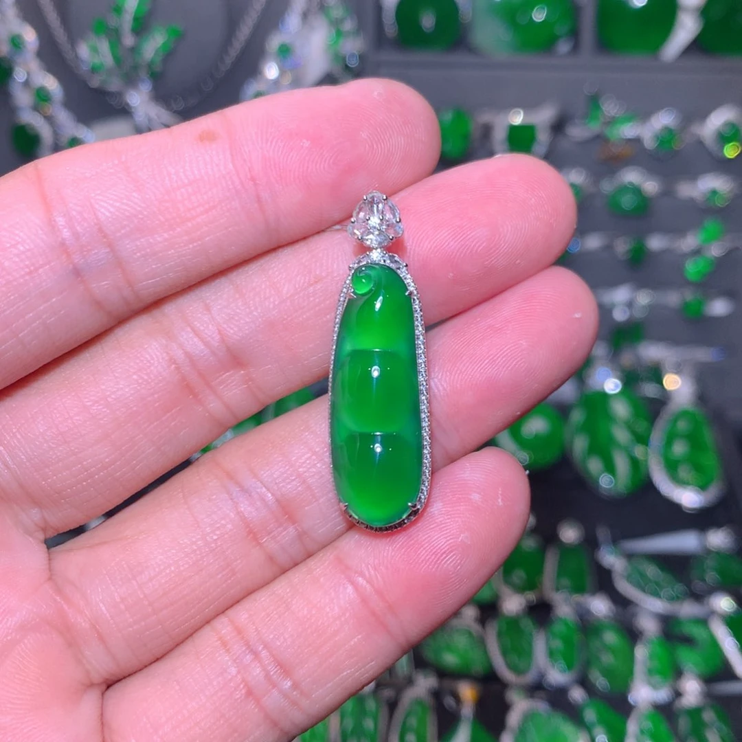 翡翠18K金镶嵌颈饰天然翡翠