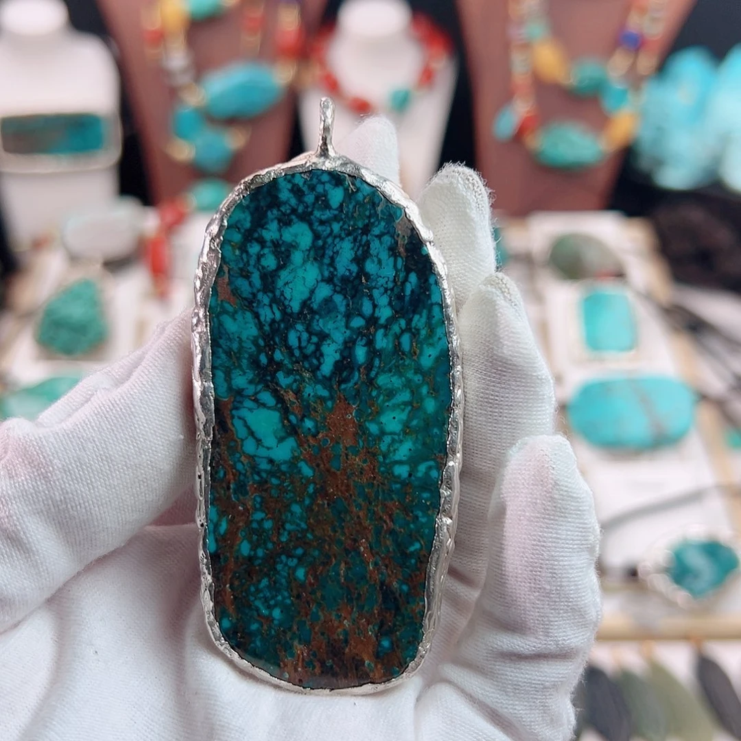 未镶嵌绿松石颈饰