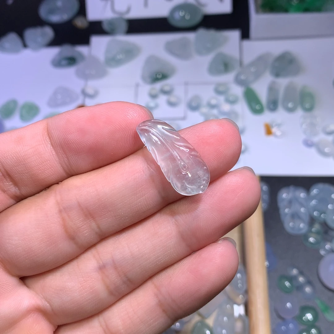 颈饰未镶嵌翡翠羽毛
