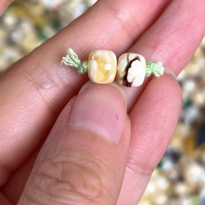 未镶嵌蜜蜡裸石7.5mm一对
