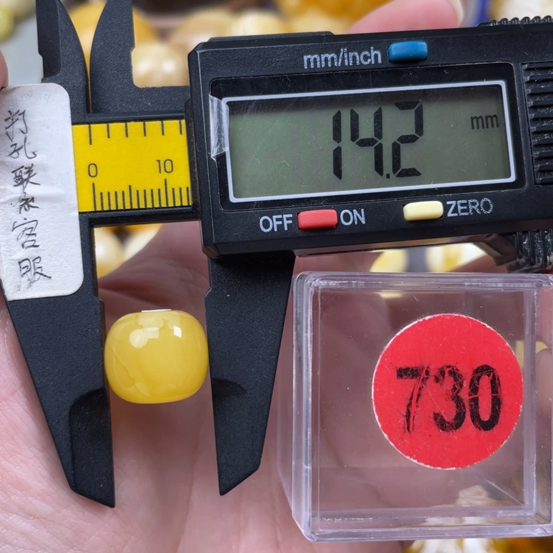 蜜蜡未镶嵌珠宝奇石