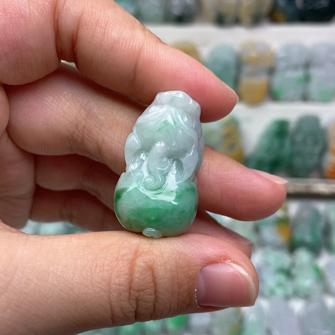 翡翠未镶嵌吊坠(赠链)