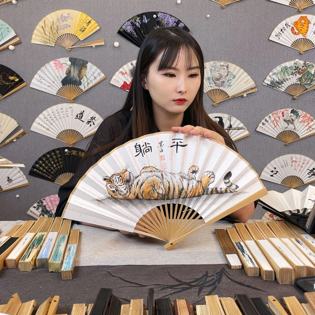 ¹****国画8寸梅妃纯手绘-文玩扇骨（默认粘好）