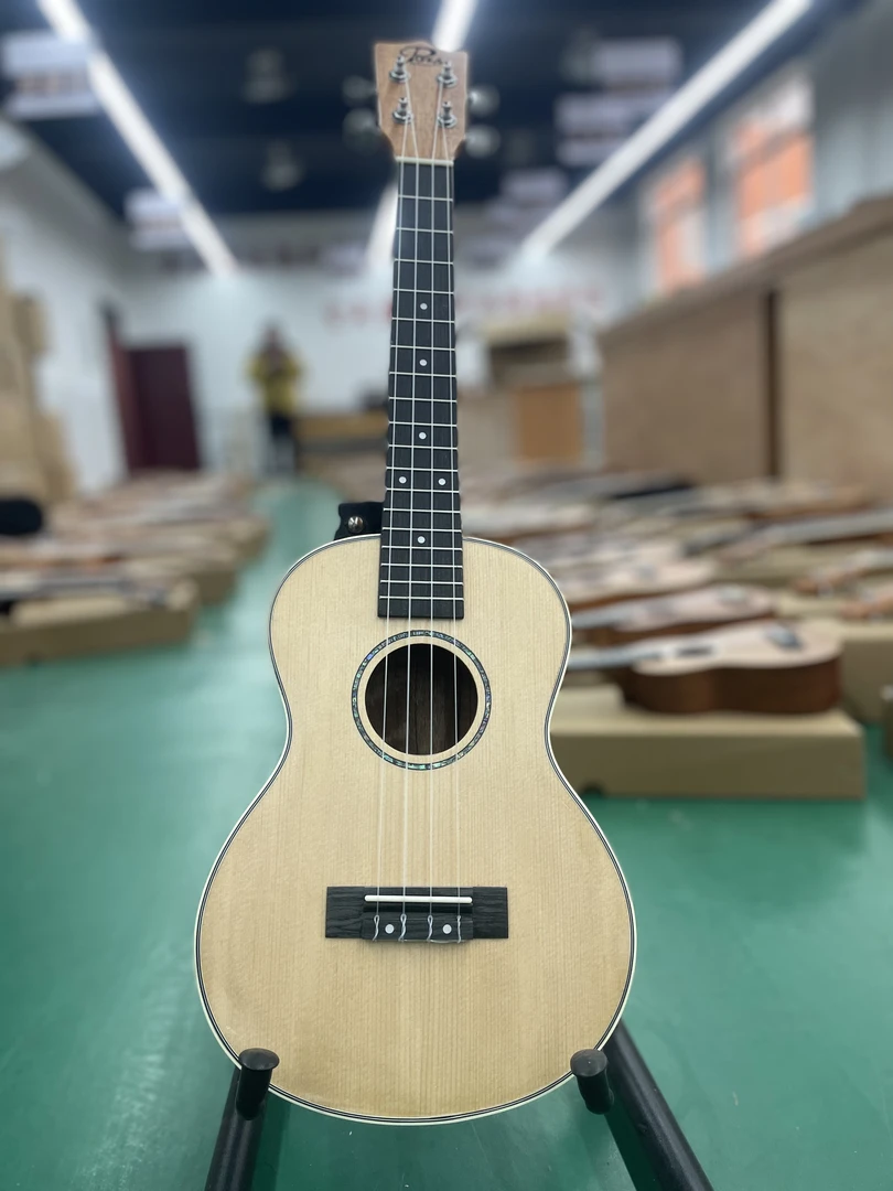 26寸面单尤克里里，九岁以上即可用