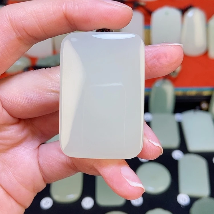 【闪购商品】颈饰未镶嵌和田玉憨*