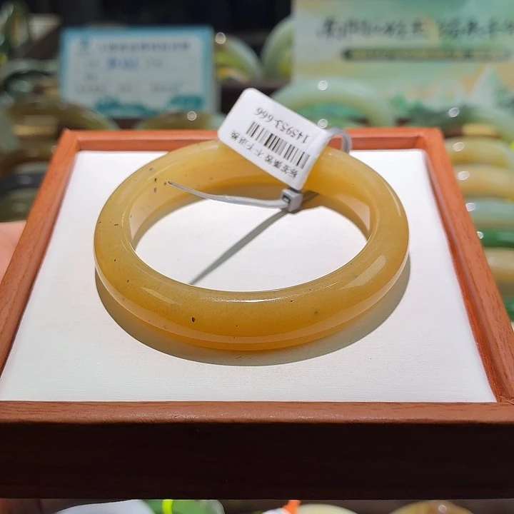 和田玉未镶嵌手镯26。 51/52