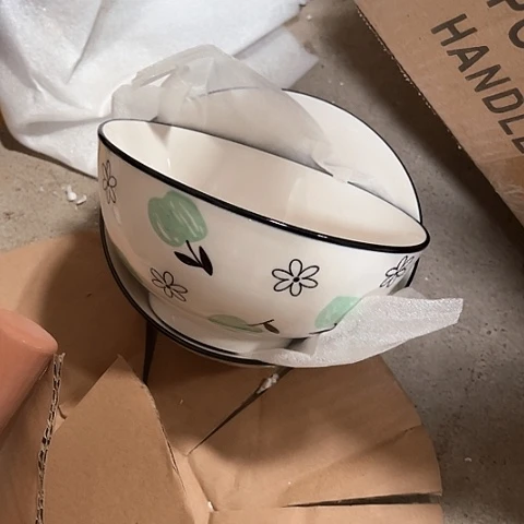 微瑕，不能明火，15厘米面碗2个