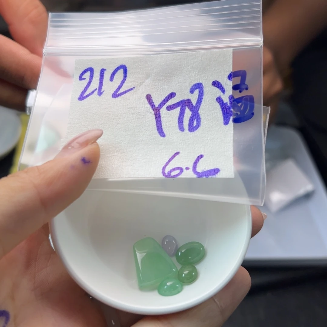 【闪购商品】定制翡翠未镶嵌温**玲翡翠