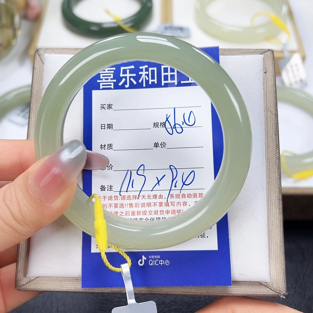 和田玉未镶嵌手镯