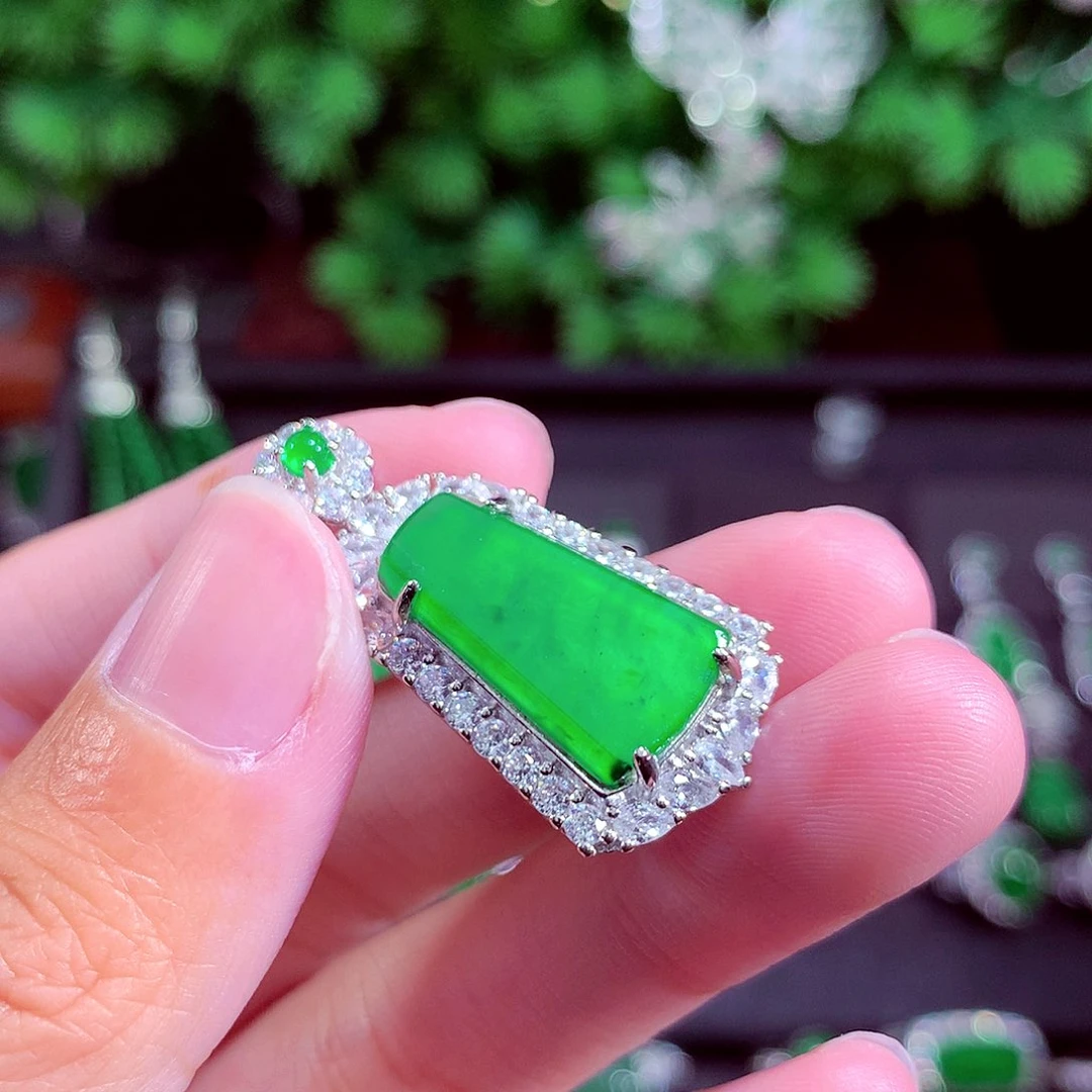 颈饰未镶嵌翡翠天然