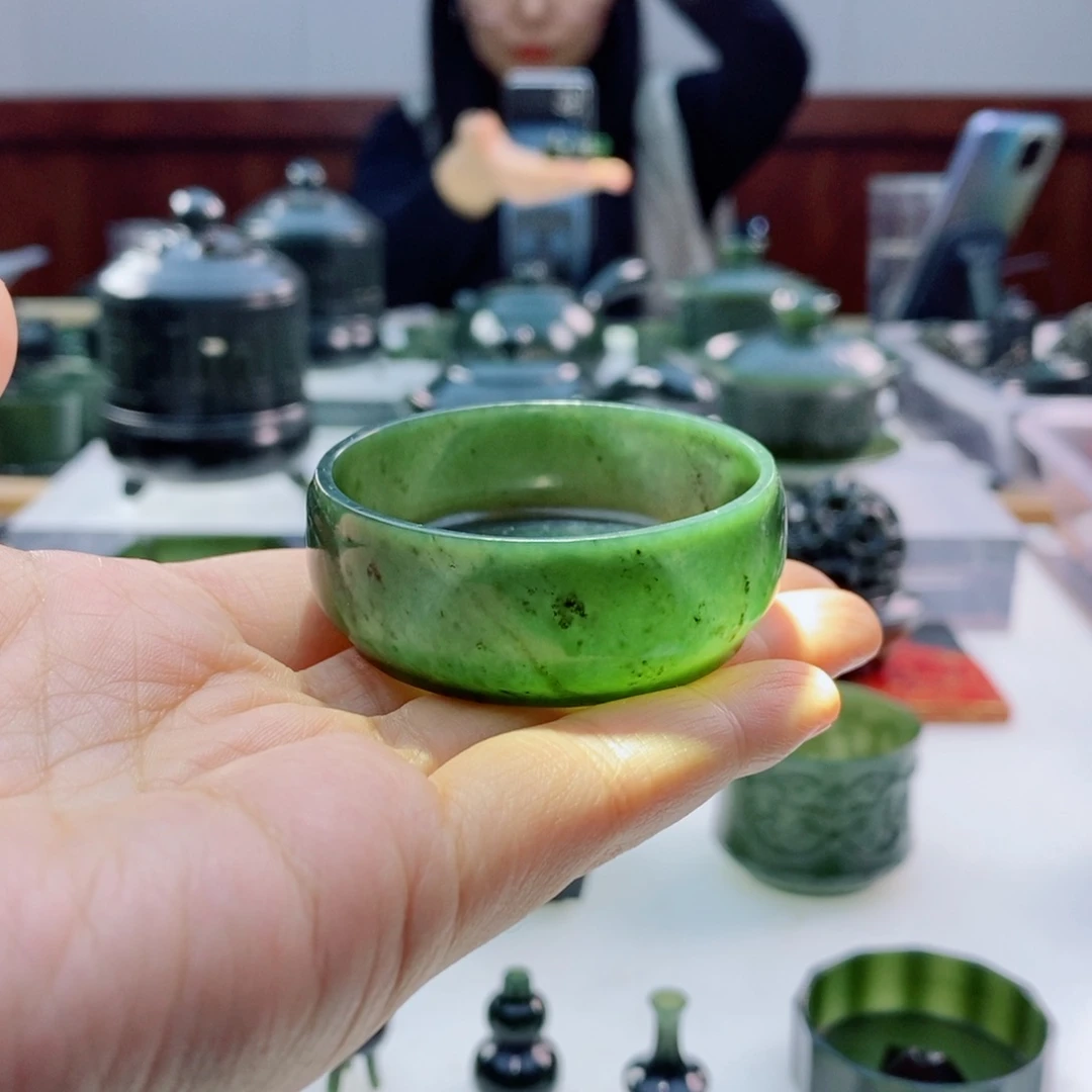 未镶嵌和田玉摆件