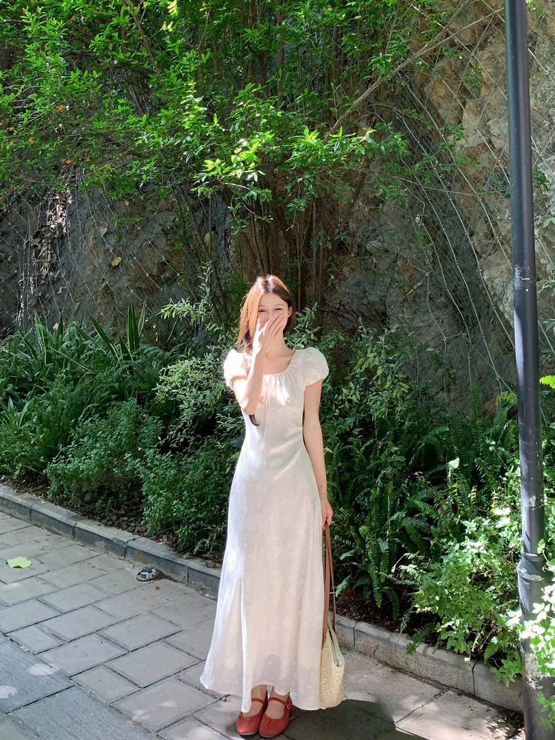 温柔风法式碎花纯色遮肩膀连衣裙裙子方领小众背带泡泡袖长款