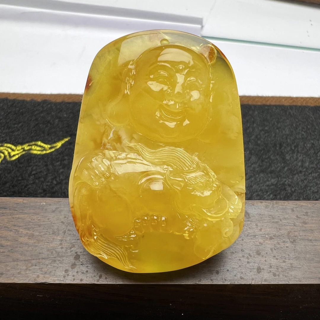 好玉易A2弥勒佛天然琥珀蜜蜡吊坠挂件招财纳福守护神鸡油黄俏色