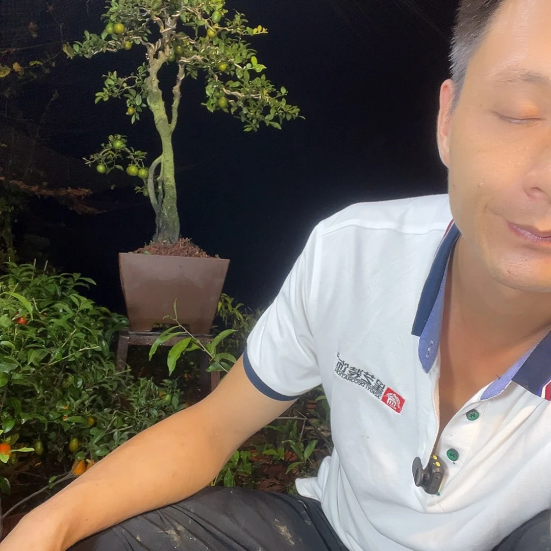 无花朵我要看书啦哦哟好可爱