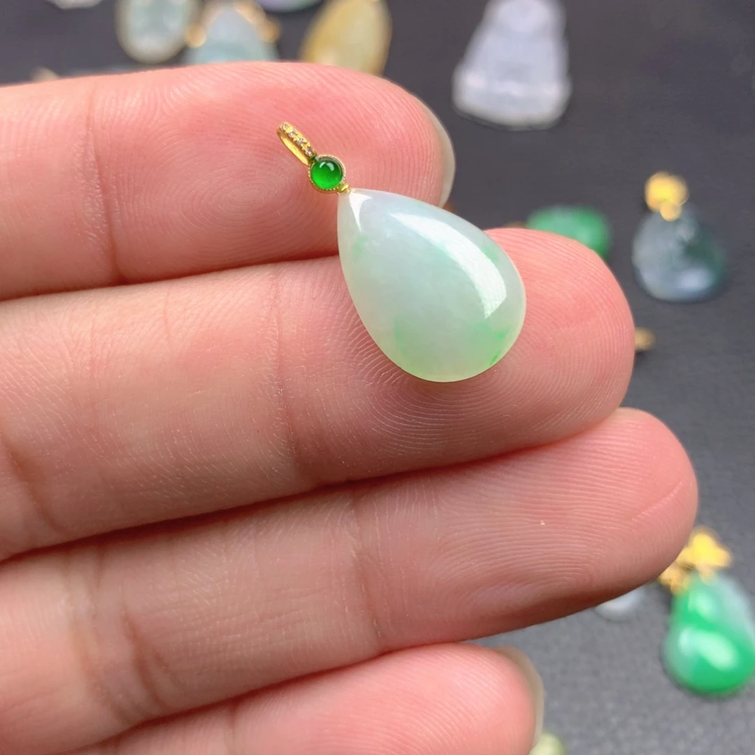 【闪购商品】颈饰18K金镶嵌翡翠翡翠